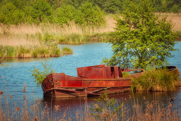 Boat on the Lake - Shipwreck - Verlassener Ort - Urbex / Urbexing - Lost Place - Artwork - Creepy -...