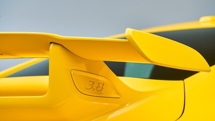 Rear spoiler 