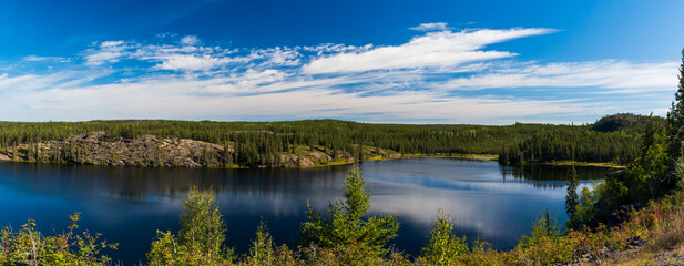 Beautiful Hidden Lakes Territorial Park along Ingraham Trail near Yellowknife, Northwest Territories, Canada - obrazy, fototapety, plakaty