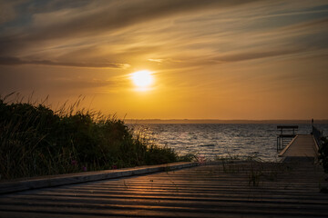 Obraz premium Sonnenuntergang am Steg