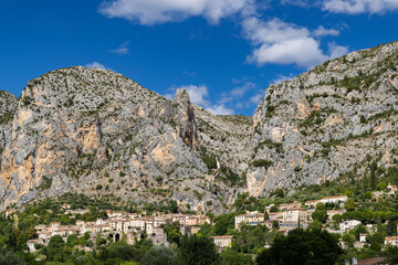 Fototapeta na wymiar Chapelle Notre-Dame, Moustiers-Sainte-Marie, Alpes-de-Haute-Provence, Provence, France