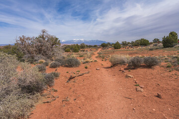 hiking the dead horse trail in dead horse point state park in utah, usa