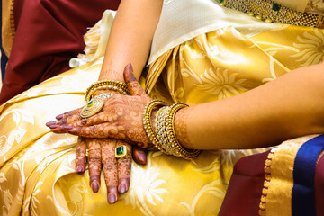 henna on hands