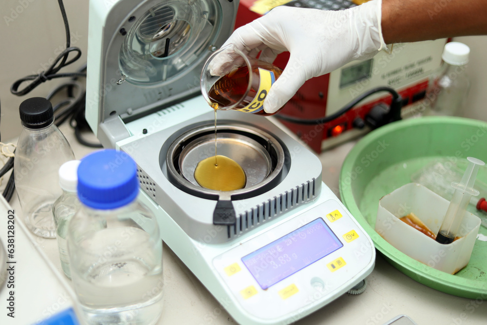 Wall mural automatic moisture analyzer device for checking moisture content in oil and calculating to % moistur