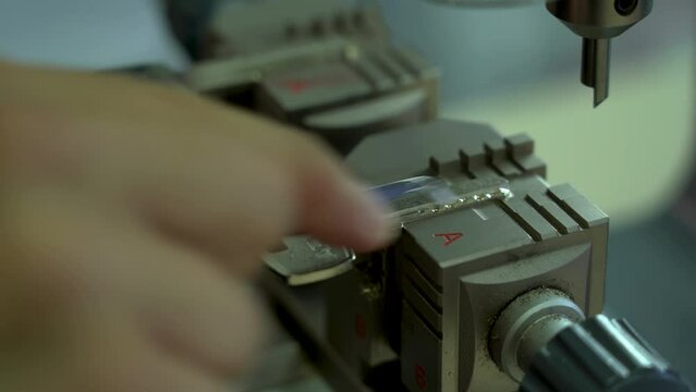 Professional key special machine makes new key duplicates