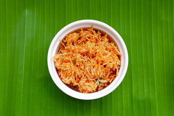 Sweet and sour crispy noodles