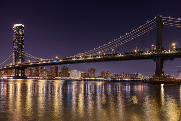 Fototapeta premium Manhattan Bridge, Manhattan, Bridge, nightview, nyc, usa, bridge, night, city, brooklyn, new york, brooklyn bridge, landmark, manhattan, water, skyline, architecture, river, lights, cityscape, travel,