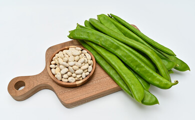 흰색 배경위에 신선한 작두콩(Sword beans with fresh vegetables on white background)