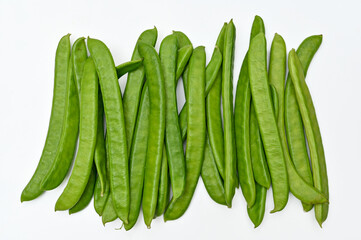 흰색 배경위에 신선한 작두콩(Sword beans with fresh vegetables on white background)