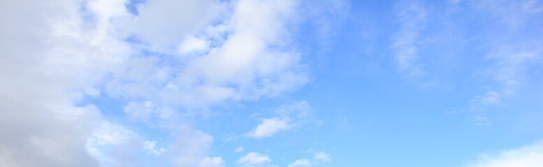 空の風景/雲が多い青空