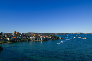 Fototapeta na wymiar Boats travel through the North side of Sydney Harbour