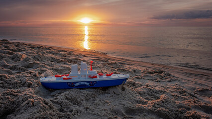 Toy boat titanic at susnet