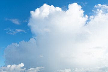 夏の空と大きな雲