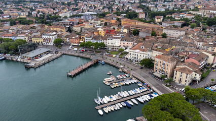 Fototapeta na wymiar view of the town of porto in desenzano del garda