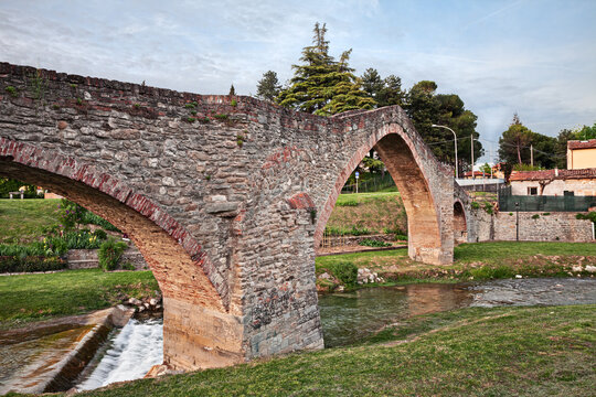 Modigliana, Forli-Cesena, Emilia-Romagna, Italy: the ancient humpback bridge of San Donato