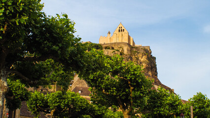 Naklejka premium Vue rapprochée du château de Beynac-et-Cazenac, pendant le crépuscule
