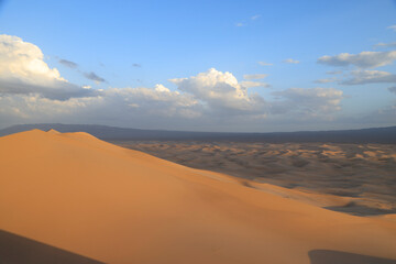 Khongoryn Els dunes at sunset, Gobi desert