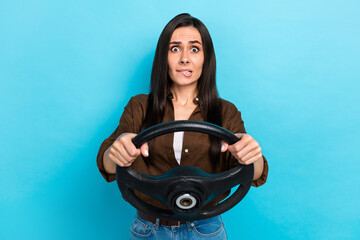 Photo of shocked impressed lady wear brown shirt driving car biting lip isolated blue color background