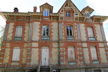 Chateau abandonn&eacute;