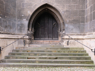 Portal an der Naumburger Stadtkirche St. Wenzel. Sachsen-Anhalt, Deutschland
