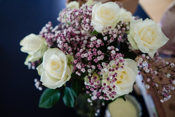 Blütenzauber auf der Hochzeit: Romantische Blumenarrangements