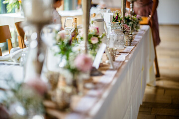 Romantische Atmosphäre: Die Magie von Blumen auf einer Hochzeit