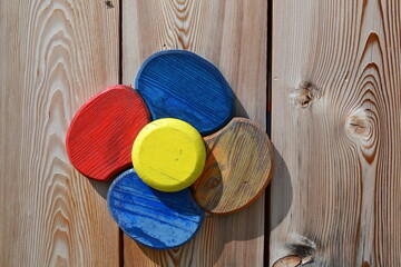 Il fiore di legno è pur sempre un fiore