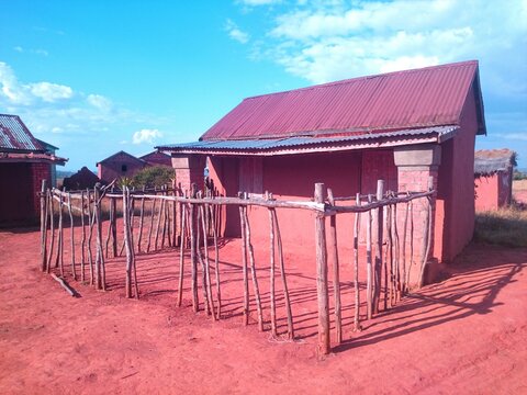 Maison &agrave; la campagne de Madagascar. Dans la r&eacute;gion d'Itasy "Soamamanina"