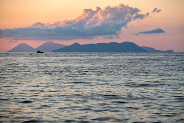 Isole Eolie al tramonto