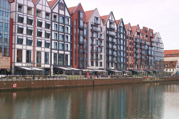 Obraz premium Gdańsk, Polska, miejski, miasto, budynek, Miasto, ulica, europejskie miasto, scape, Europa, architektura, turystyka, punkt orientacyjny, widok, dom, Polskie, stary, podróżować, historia, historyczny,