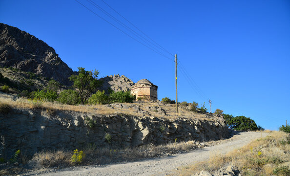 Ferruh-Sad Bey Tomb - Tunceli - TURKEY