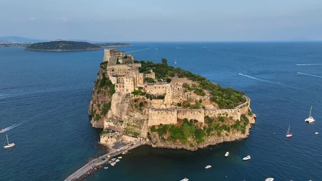 Isola di Ischia, Golfo di Napoli, Italia. 
Vista aerea del Castello Aragonese.