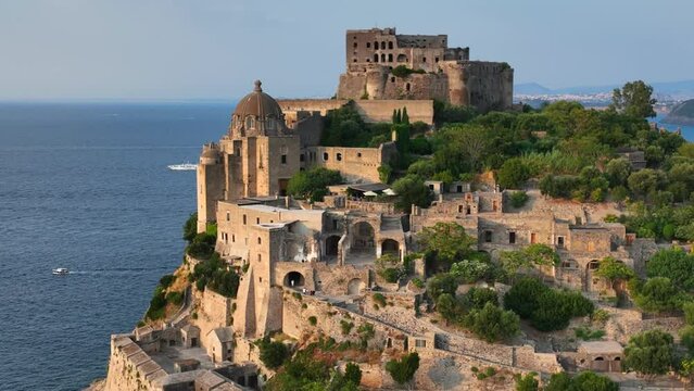 Isola di Ischia, Golfo di Napoli, Italia. 
Vista aerea del Castello Aragonese.