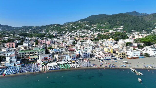 Isola di Ischia, Golfo di Napoli, Italia, Mediterraneo. 
Vista aerea della spiaggia del zona di Ischia Porto.