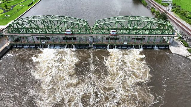 Speed ramped clip, forward motion to tilt over bridge.