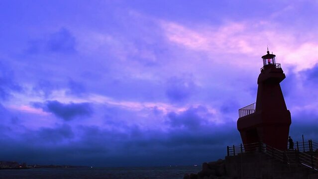 이호테우 해변 말등대 주변의 저녁시간 구름이 움직이는 영상