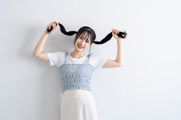 若くて爽やかな女性