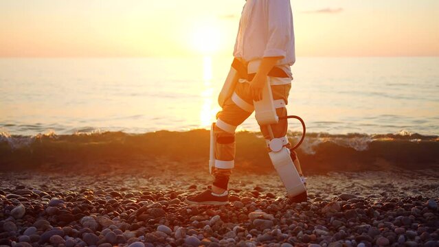 work of the exoskeleton suit helps with injury and paralysis, solving the problem of limited mobility