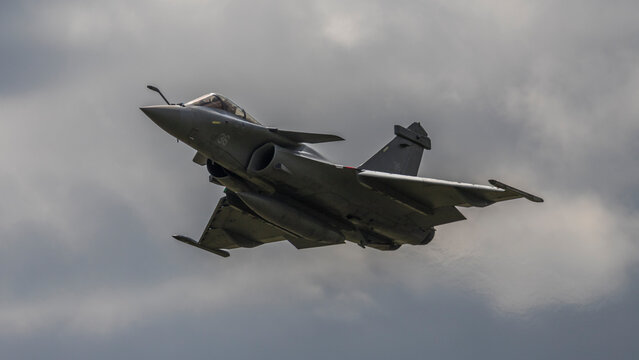 Rafale solo display on display at a meeting in Melun-Villaroche
