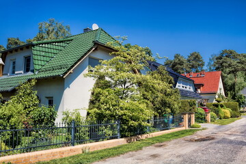 wünsdorf, deutschland - einfamilienhäuser in der waldstadt