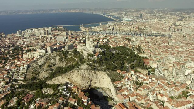 Notre dame de la Garde avec Marseille et le vieux port