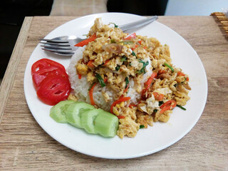 basil eggs (ข้าวกระเพราไข่)