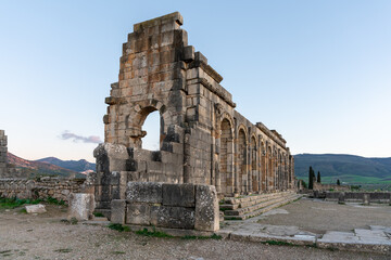 Fototapeta premium Captivating remnants of ancient civilization Volubilis, Morocco. These well-preserved ruins transport you to a bygone era, where you find the legacy in an aintricate architecture