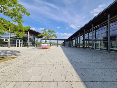 Spaziergang entlang der Hansemesse in Rostock 