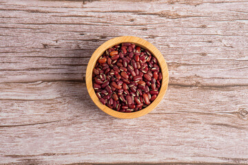 Obraz na płótnie Canvas Red kidney beans in a basket wooden isolated on wood background