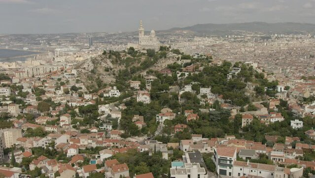 Notre dame de la Garde avec Marseille et le vieux port
