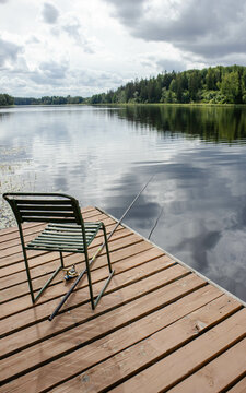 Relax at Cieceres lake with fishing opportunities
