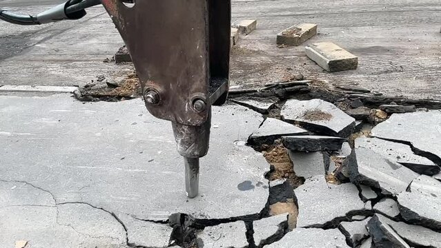 Dismantling of asphalt concrete pavement with pneumatic jackhammer during road works