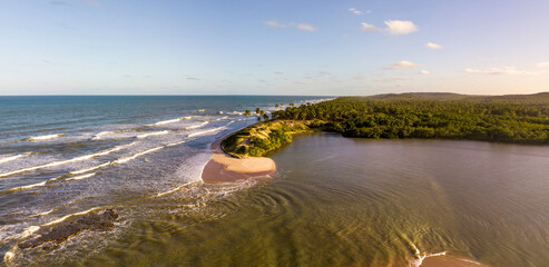 Imagem aérea da Praia da Barra do Itariri, município de Conde, Bahia, Brasil