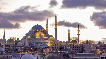 Suleymaniye mosque in Sultanahmet district old town of Istanbul, Turkey, Sunset in Istanbul, Turkey with Suleymaniye Mosque, Beautiful sunny view of Istanbul with old mosque in Istanbul, Turkiye. - obrazy, fototapety, plakaty